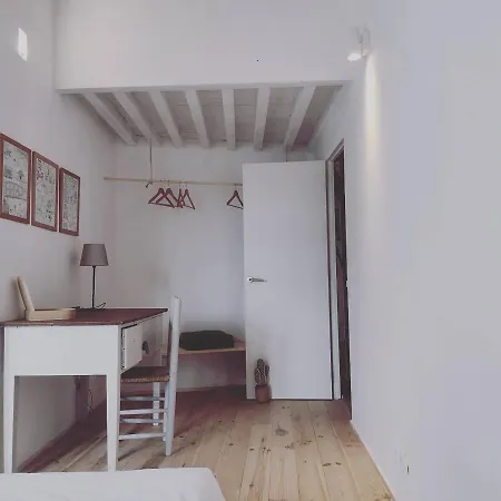 Tando Restored Catalan Old Barn To Enjoy Peaceful Rural Simplicity