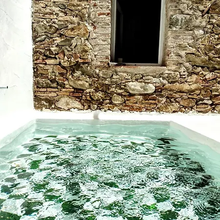 Tando Restored Catalan Old Barn To Enjoy Peaceful Rural Simplicity منزل ريفي