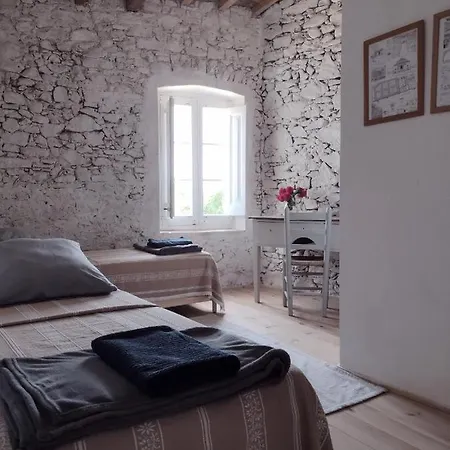 Tando Restored Catalan Old Barn To Enjoy Peaceful Rural Simplicity *