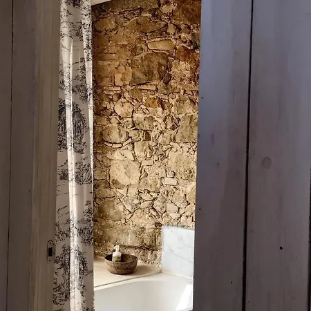 Tando Restored Catalan Old Barn To Enjoy Peaceful Rural Simplicity